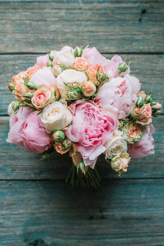 Best Bridal Bouquets for weddings near me. New Mexico Flower Company peony and garden rose hand held flower bouquet.  