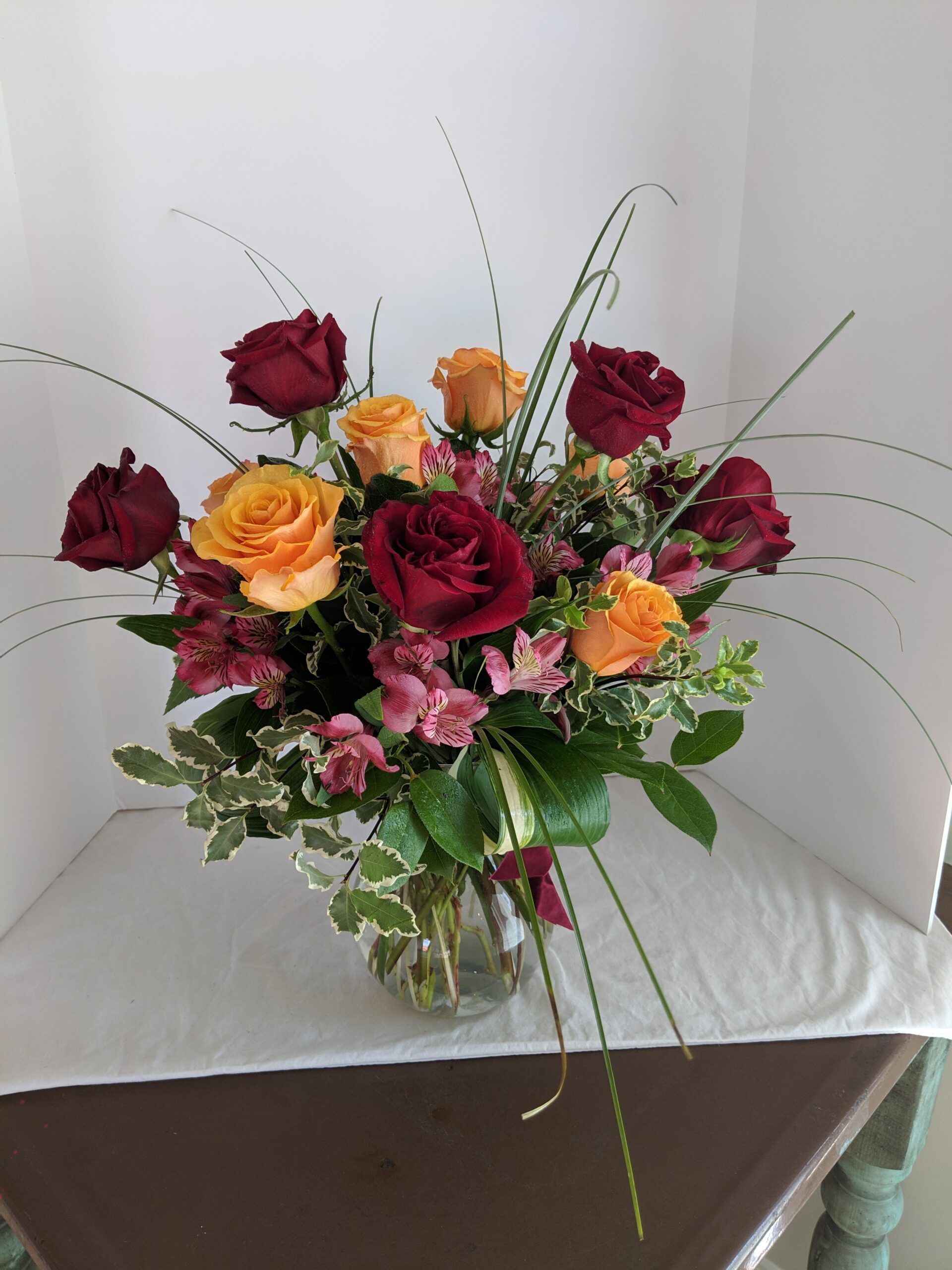 Dozen Rose Arrangement for Delivery in Bernalillo